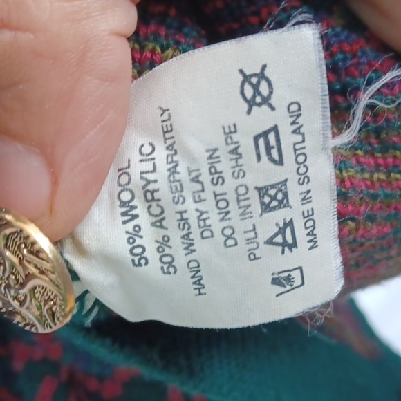 Pitlochry of Scotland Shetland Wool Fair Isle Cardigan sweater, M, 21"PTP, 26"L - Picture 6 of 6